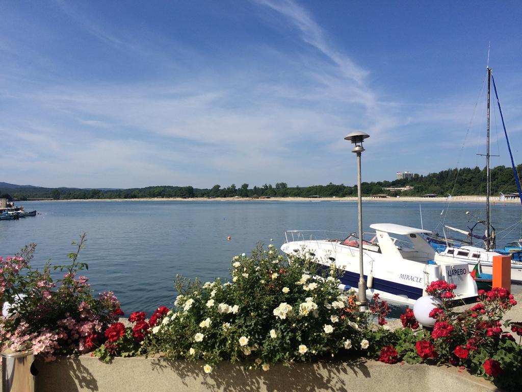 Hotel Marina Kiten  Exterior photo