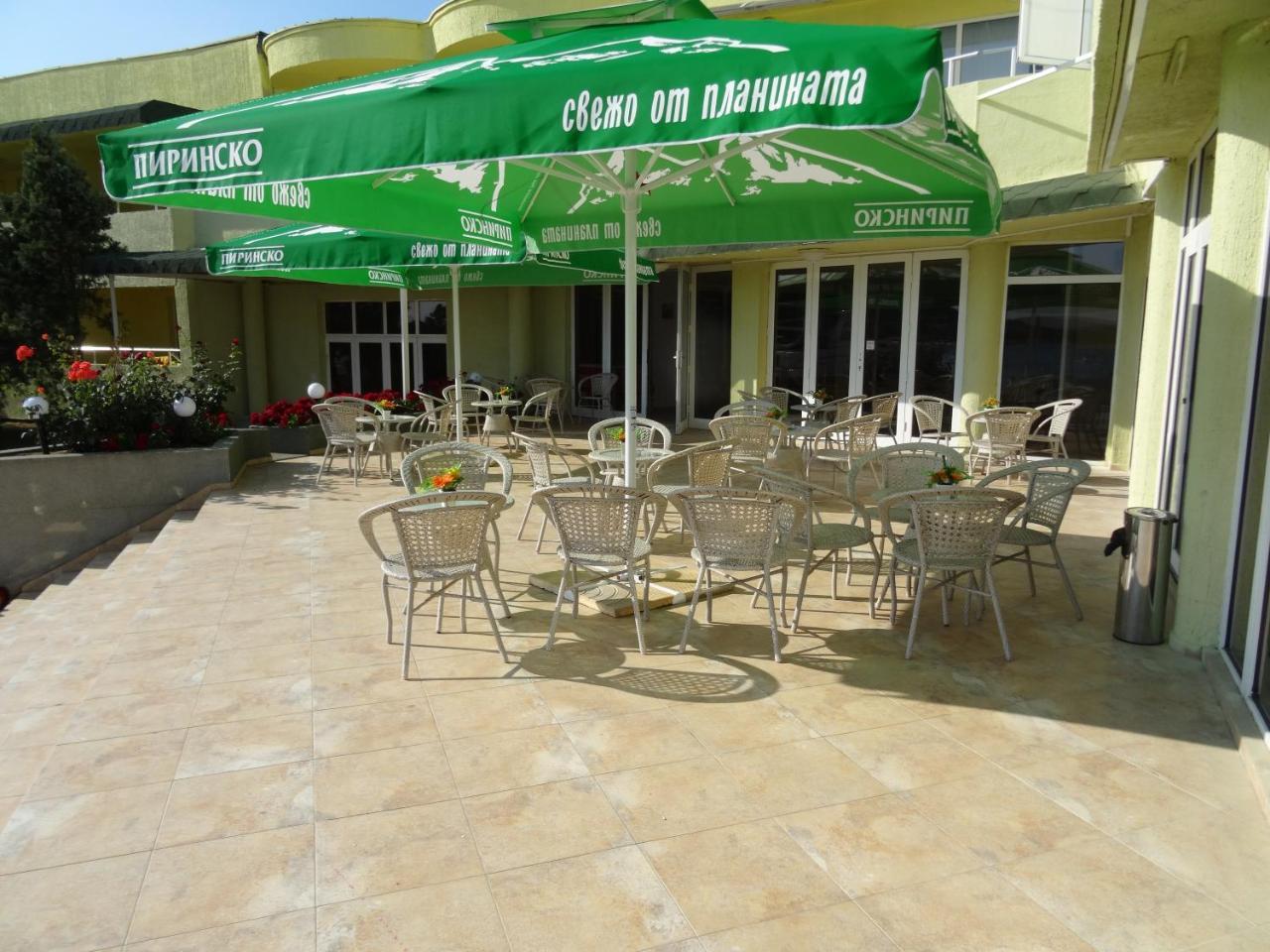 Hotel Marina Kiten  Exterior photo